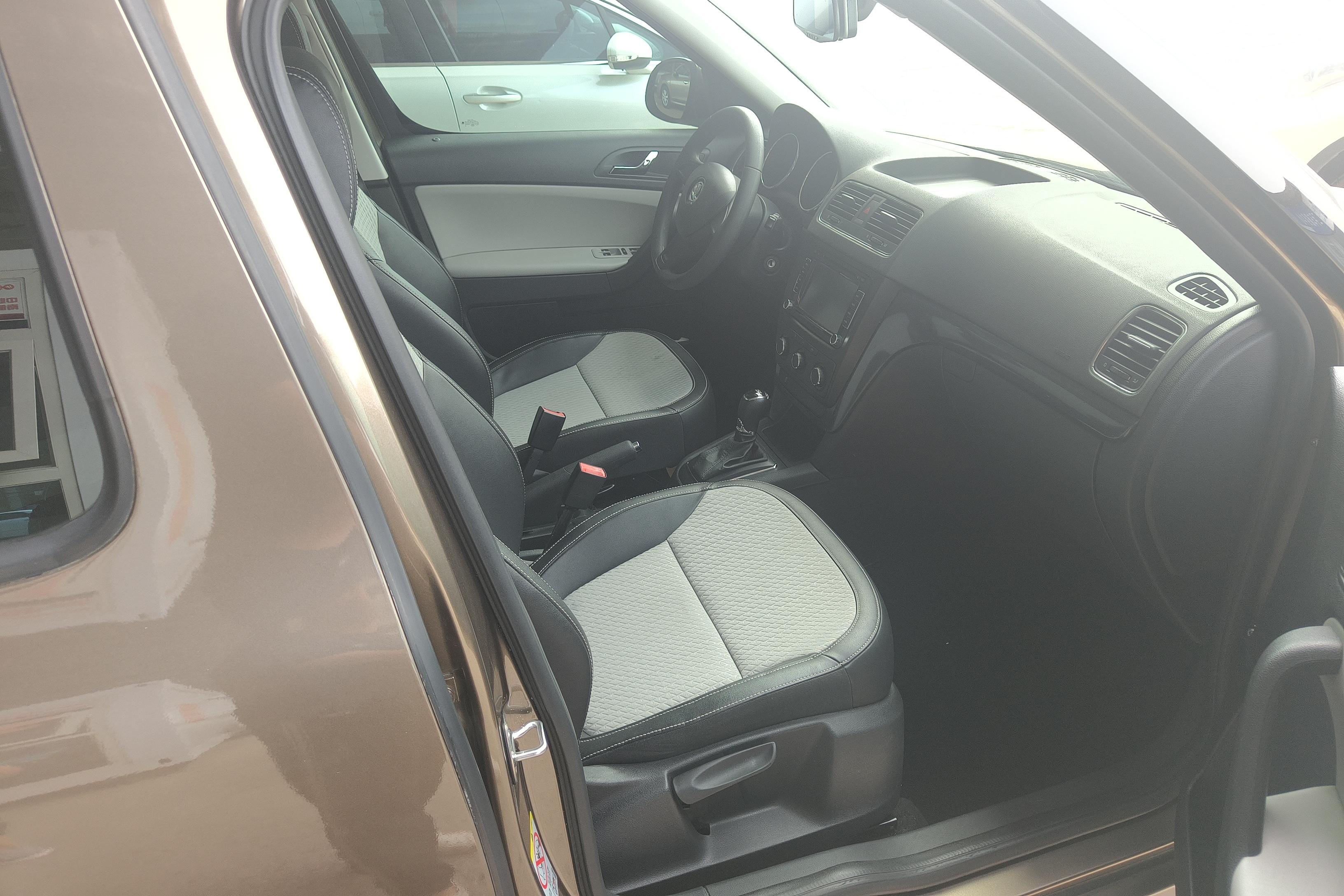 Skoda Yeti 2016 car image #10