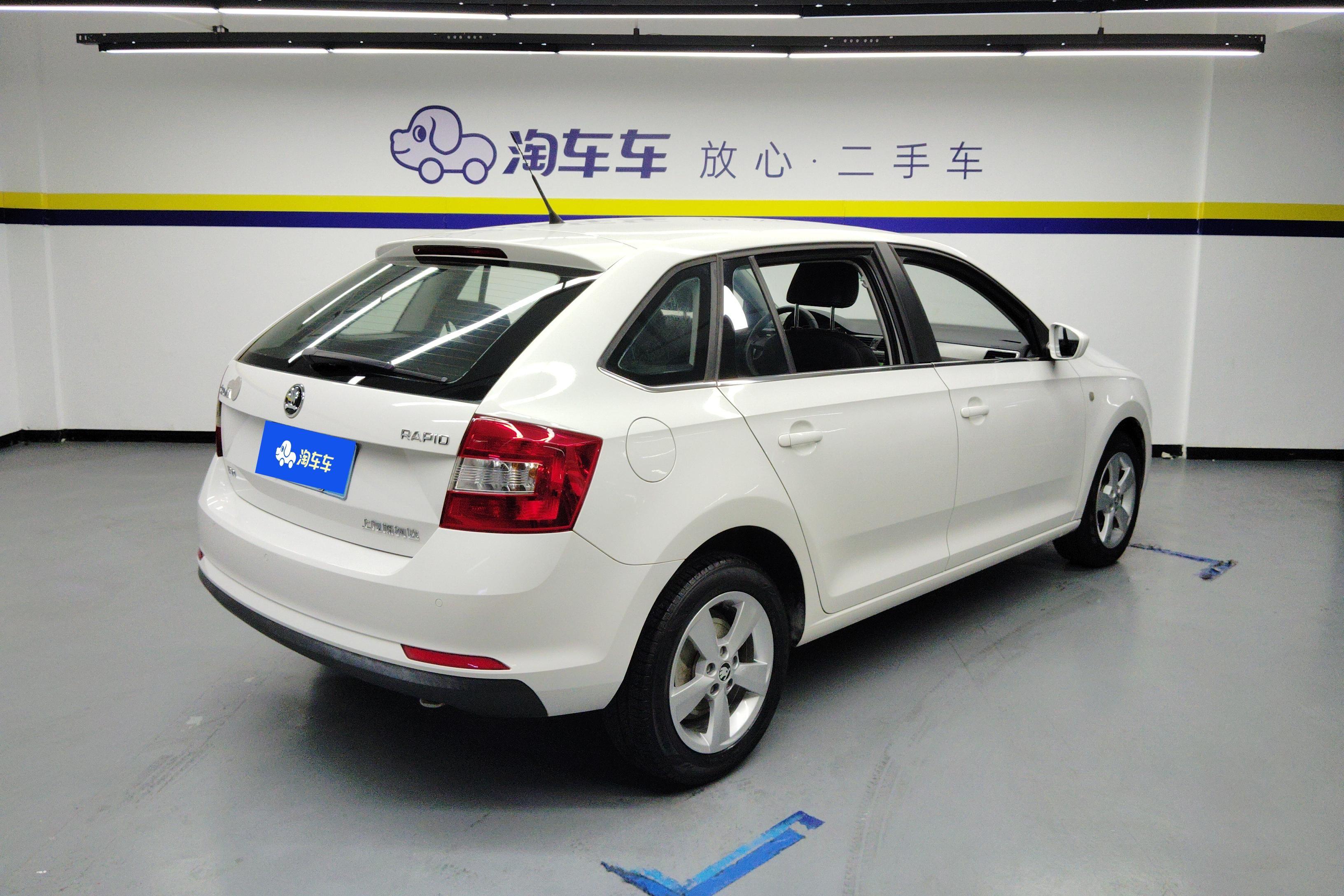 Skoda Rapid Spaceback 2016 car image #10