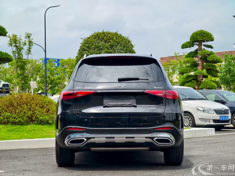 Mercedes-Benz GLC Class 2024 immagine di auto #10