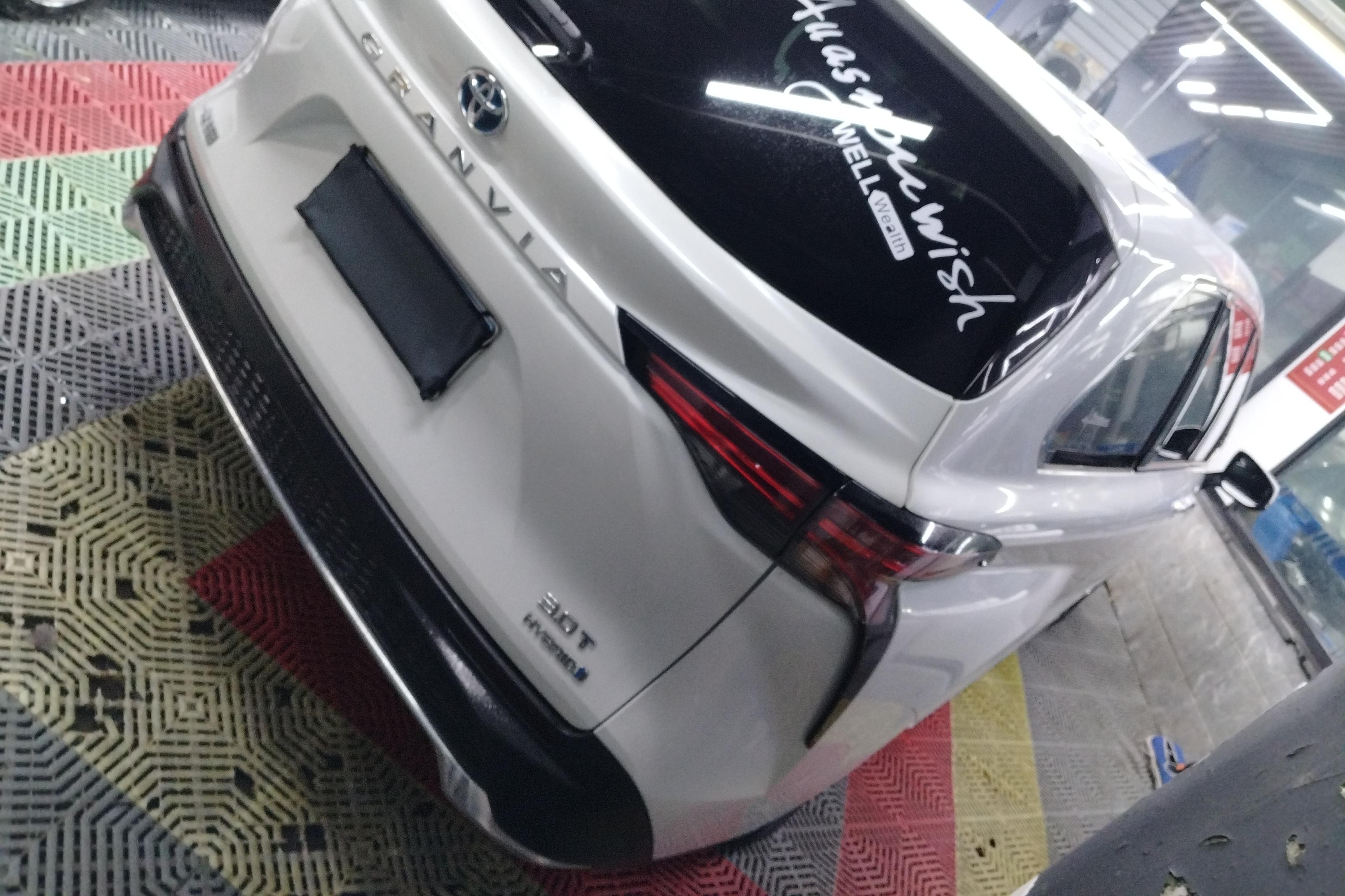 Toyota Granvia 2023 #10 Toyota Granvia 2023 car image #10