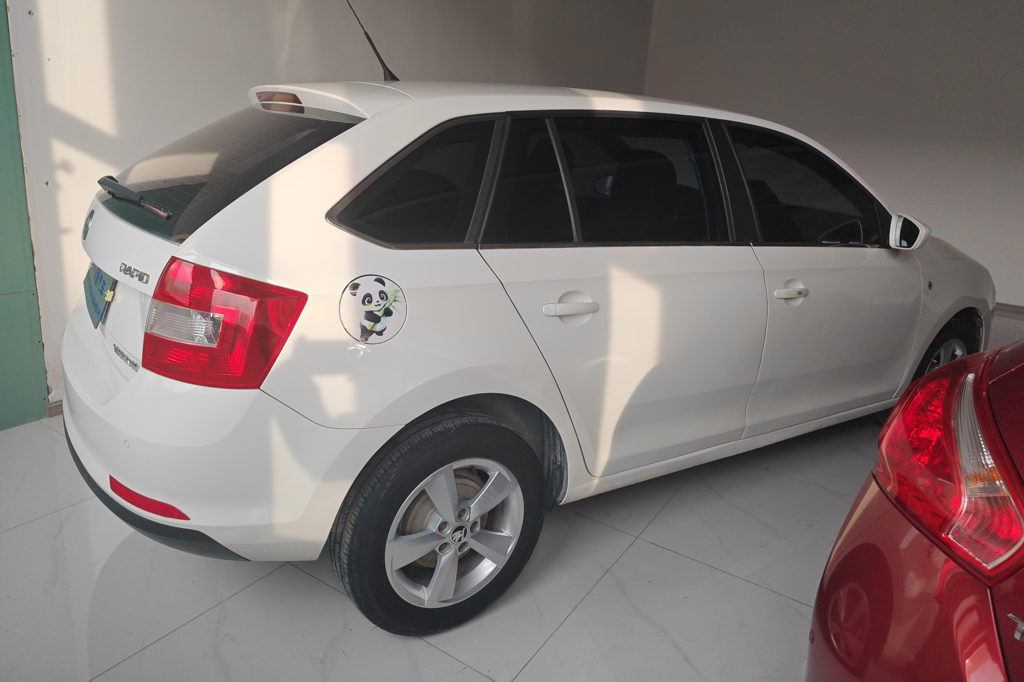 Skoda Rapid Spaceback 2017 car image #10