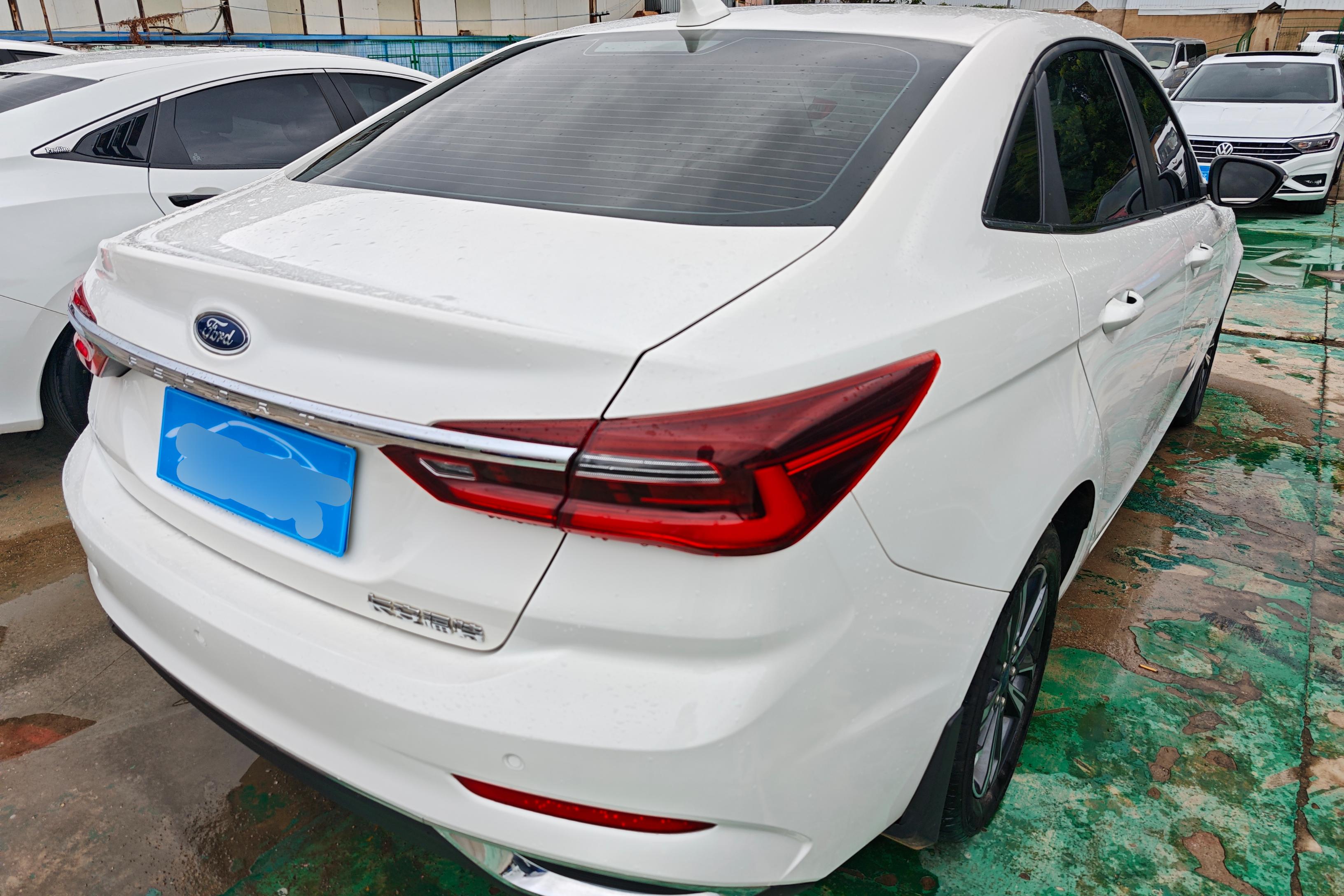 Ford Escort 2022 car image #10