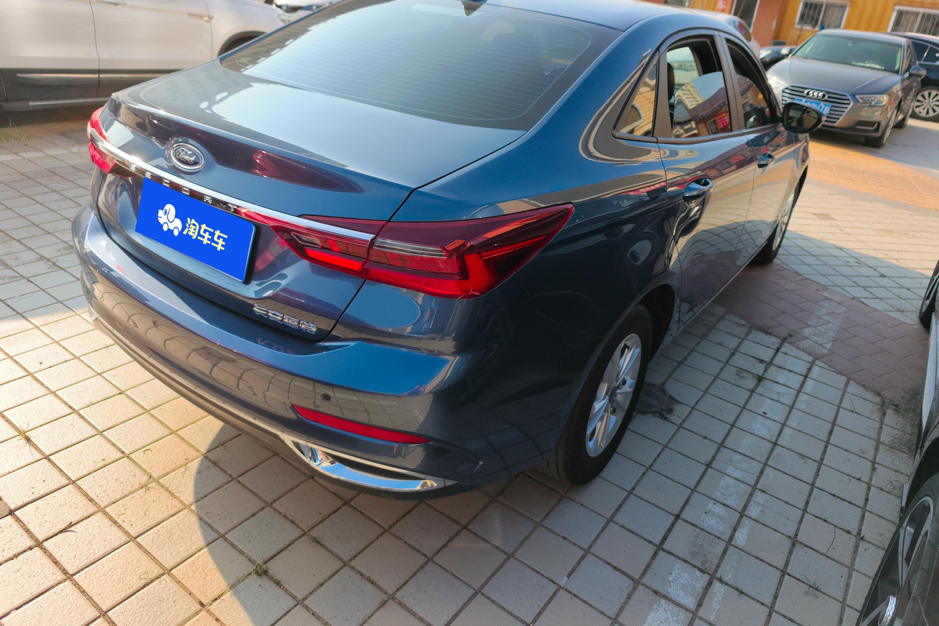 Ford Escort 2021 car image #10