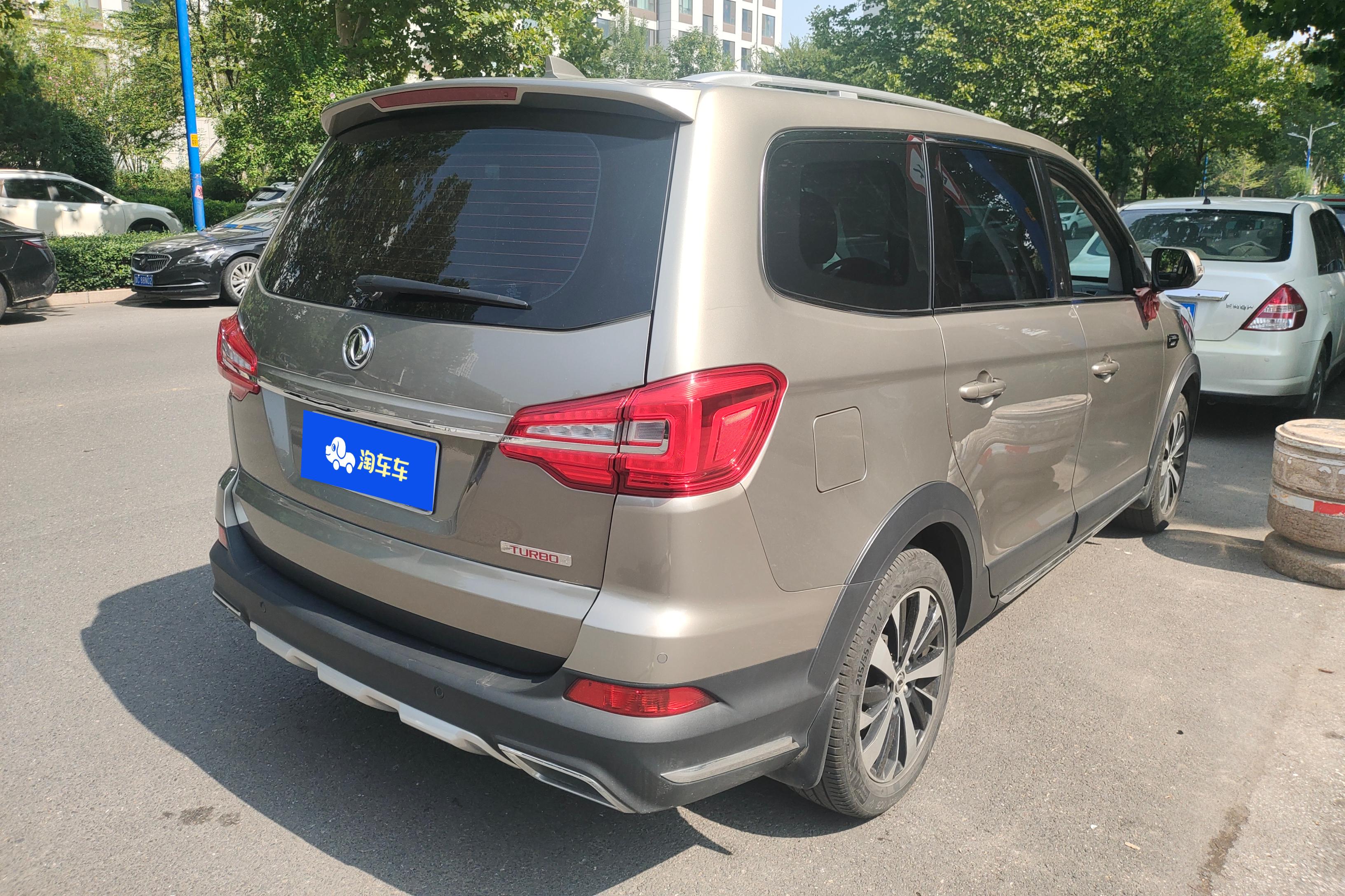 Forthing JOYEAR X6 2017 car image #10