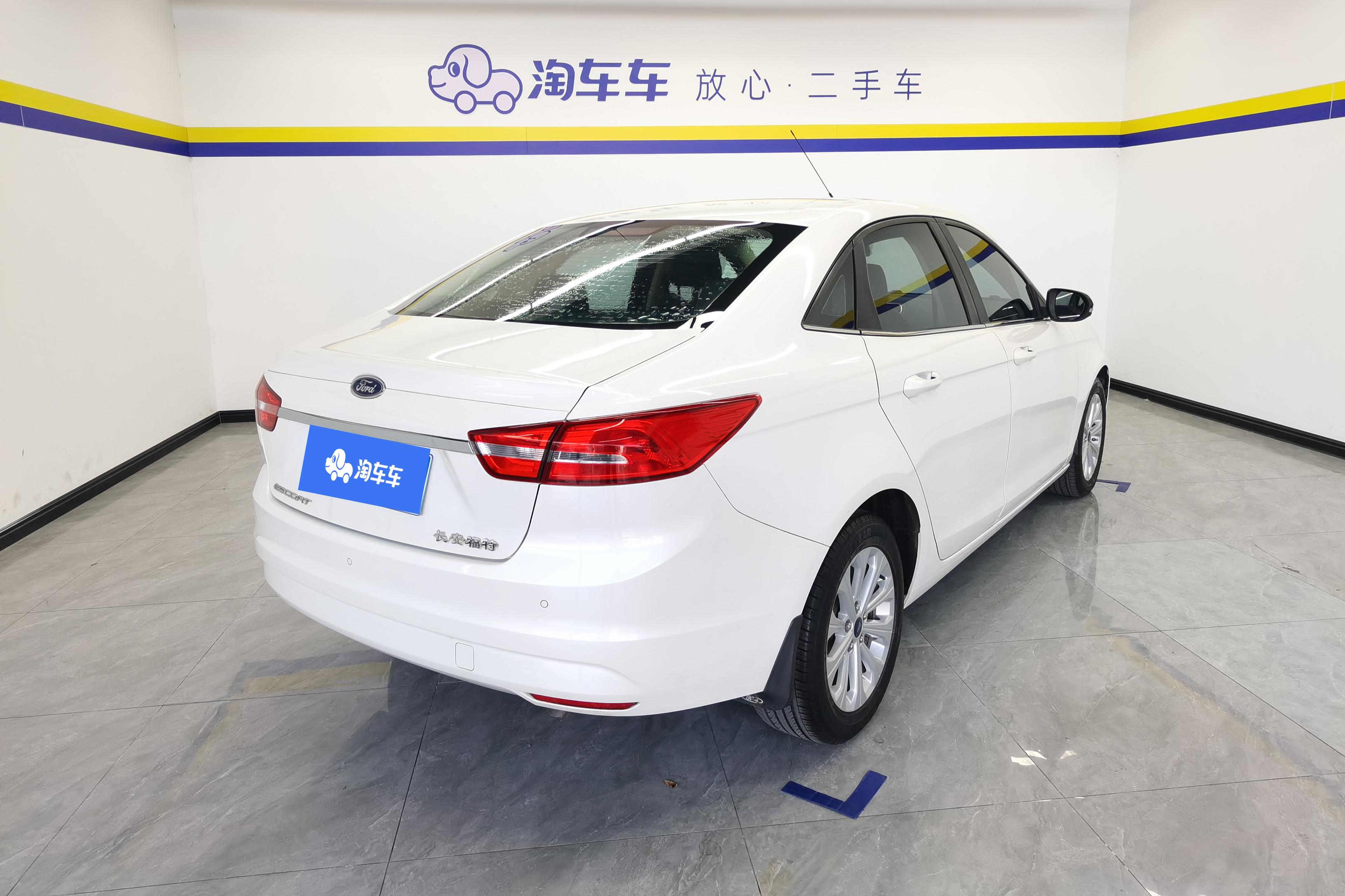 Ford Escort 2015 car image #10