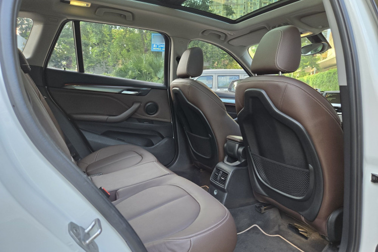 BMW X1 M35Li 2017 car image #10