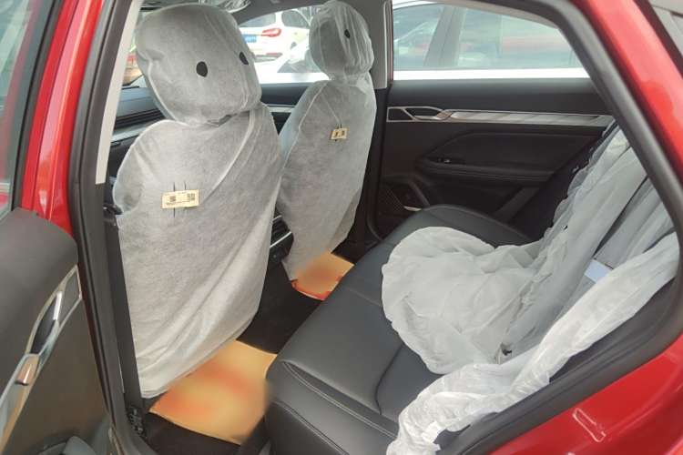 GEELY Emgrand L HiP #10 GEELY Emgrand L HiP car image #10