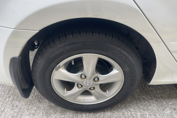 Hyundai Reina 2016 car image #10