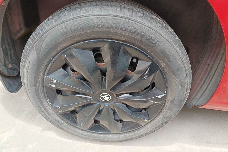 Skoda Rapid Spaceback 2015 car image #10