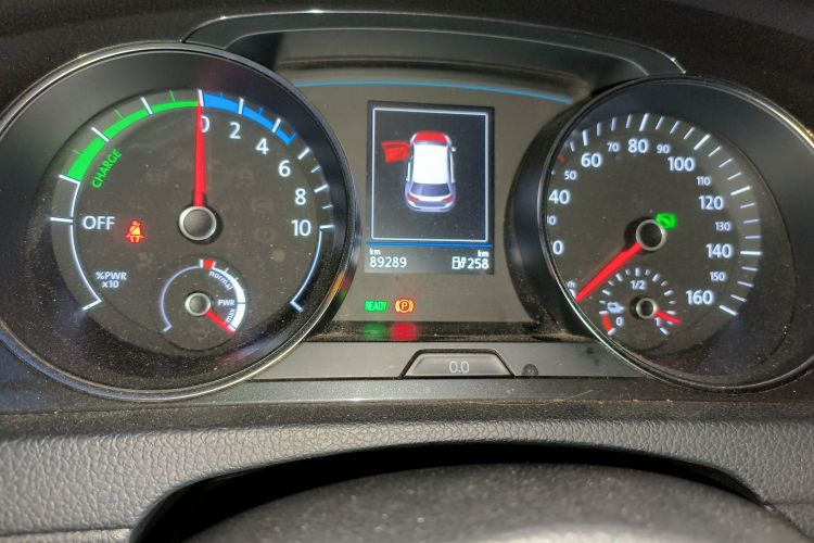 Volkswagen Golf Pure Electric 2020 car image #10