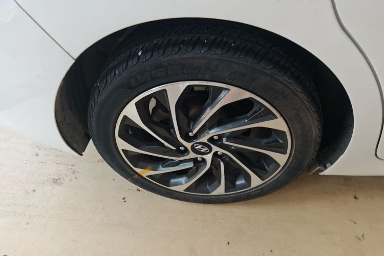 Hyundai Elantra AD 2019 car image #10