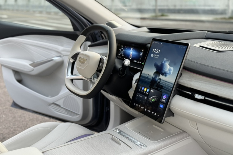 GEELY PrefaceL 2023 car image #10