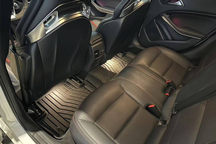 Mercedes-Benz GLA AMG 2018 car image #10