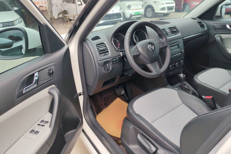 Skoda Yeti (Imported) 2015 car image #10