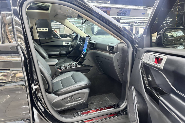 Ford Explorer 2021 immagine di auto #10