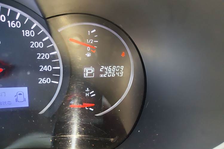 Nissan Quest 2016 imagem de carro #10