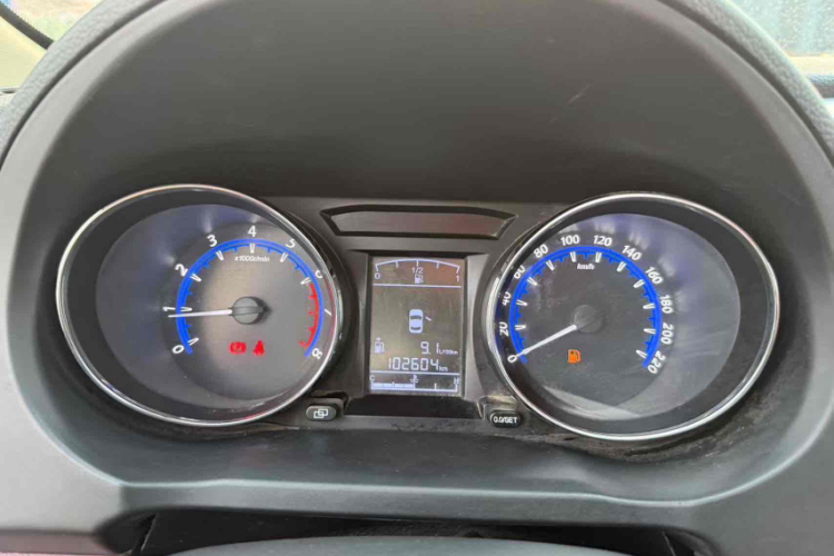 Forthing SX6 2017 #10 Forthing SX6 2017 car image #10