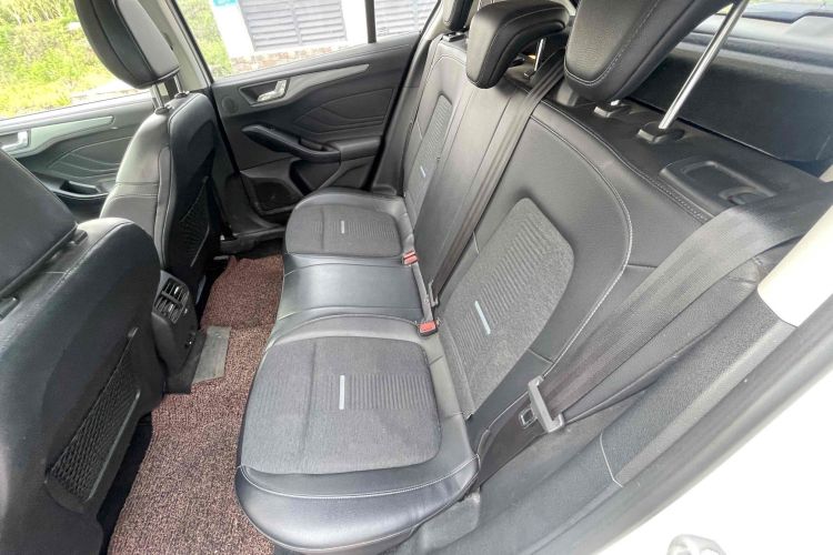 Ford Focus Active 2021 car image #10