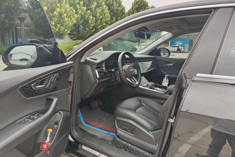 Audi Q8 2022 image de voiture #10