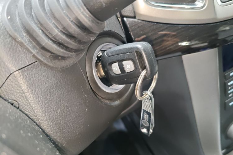 Chevrolet Captiva (Imported) 2015 car image #10