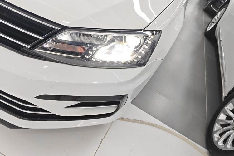 Volkswagen Sagitar 2019 immagine di auto #10