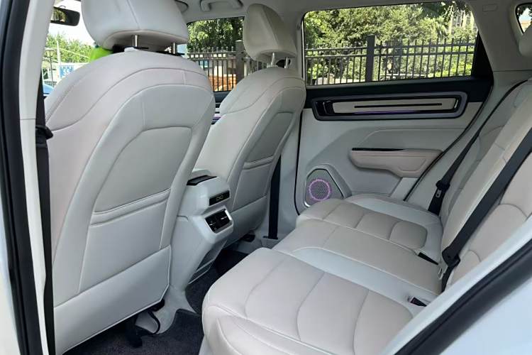 GEELY ICON 2024 car image #10