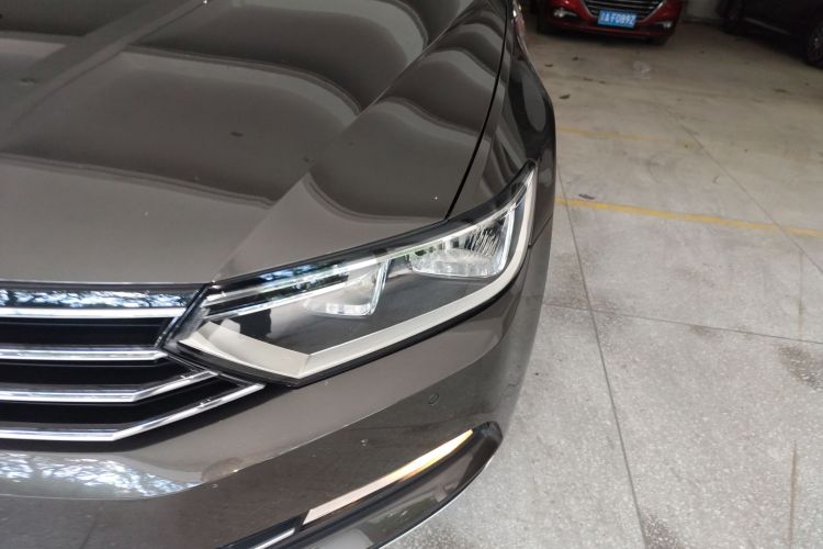 Volkswagen Passat Variant 2018 immagine di auto #10