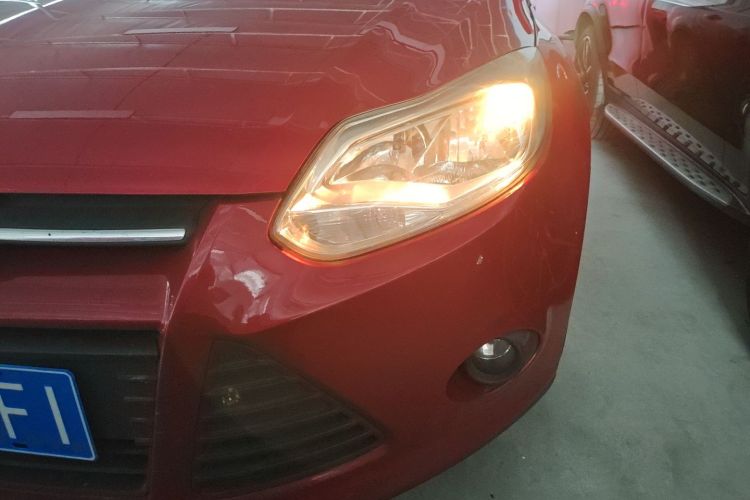 Ford Focus (Imported) 2014 #10 Ford Focus (Imported) 2014 صورة سيارة #10