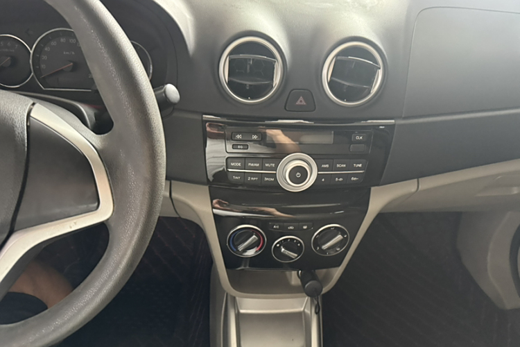 长安 悦翔V3 2017 汽车图片 #10