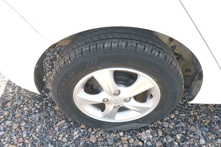 Hyundai Reina Hatchback 2015 car image #10