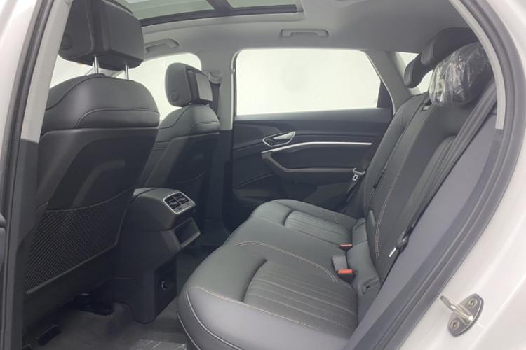 Audi e-tron #10 Audi e-tron car image #10