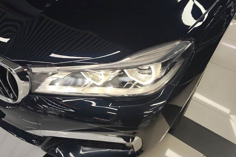 BMW M760Le 2019 car image #10