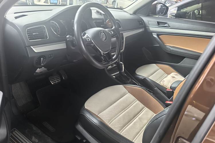 Volkswagen Cross Lavida 2016 immagine di auto #10