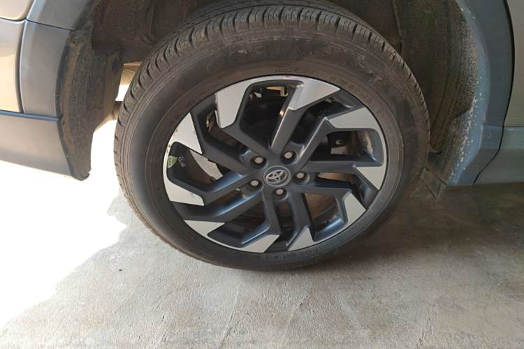 Toyota RAV4 (Imported) 2017 #10 Toyota RAV4 (Imported) 2017 immagine di auto #10