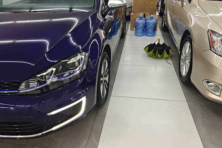 Volkswagen Golf Pure Electric 2020 image de voiture #10