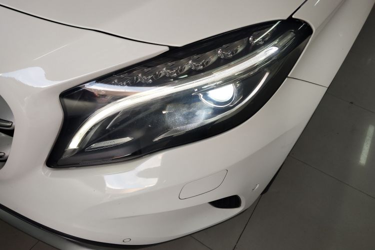 Mercedes-Benz GLA Class 2015 car image #10