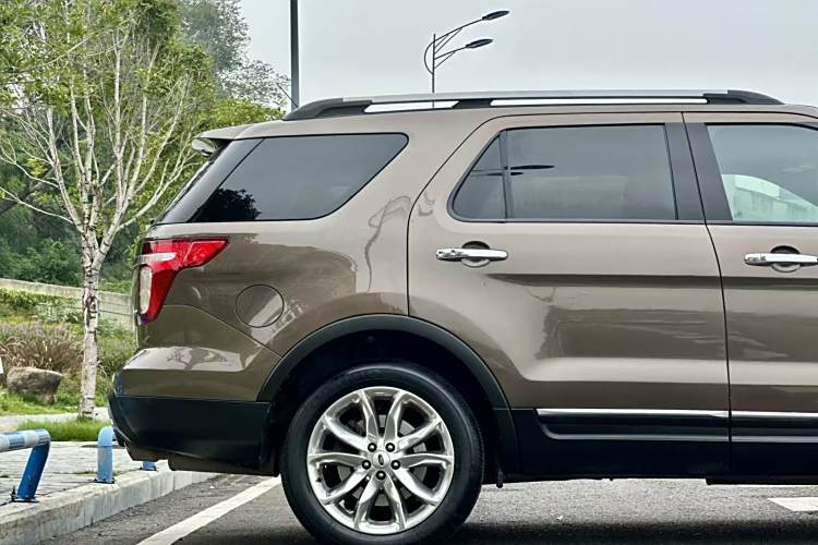 Ford Explorer (Imported) 2015 #10 Ford Explorer (Imported) 2015 car image #10