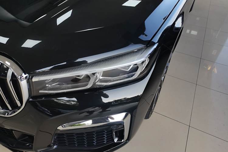 BMW M760Le 2022 #10 BMW M760Le 2022 car image #10