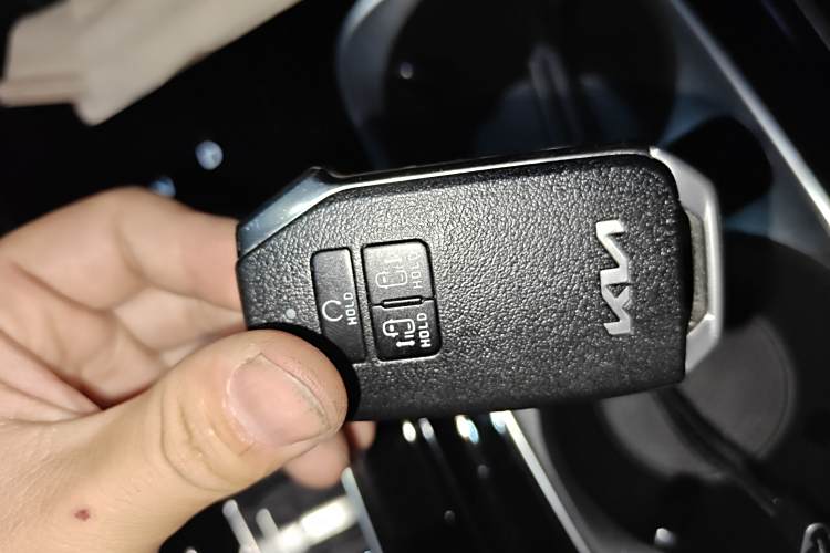 Kia Carnival 2021 immagine di auto #10