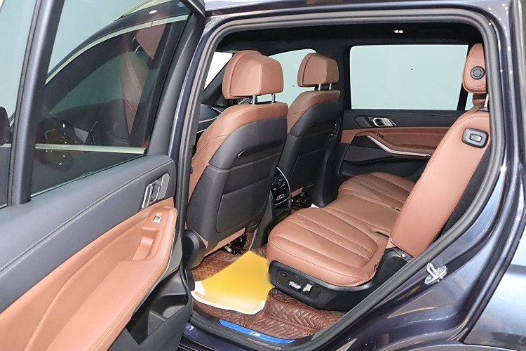 BMW X7 M60i 2020 immagine di auto #10