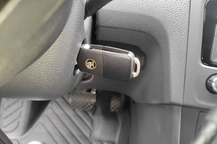 Skoda Rapid 2019 imagen de coche #10