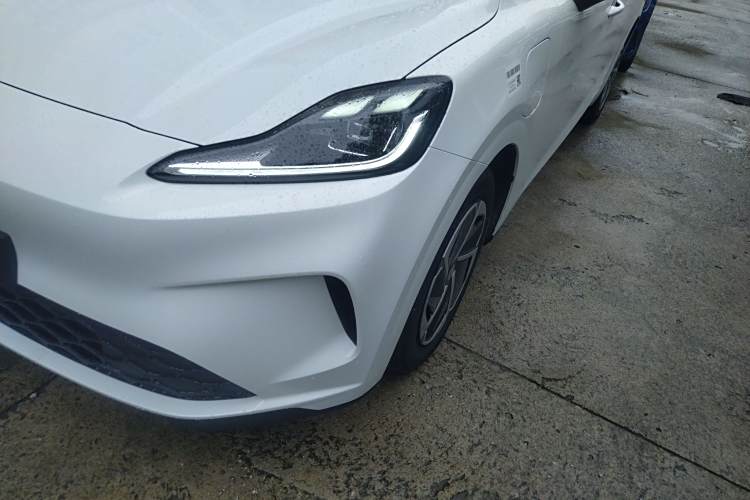 MG 4 EV 2025 car image #10