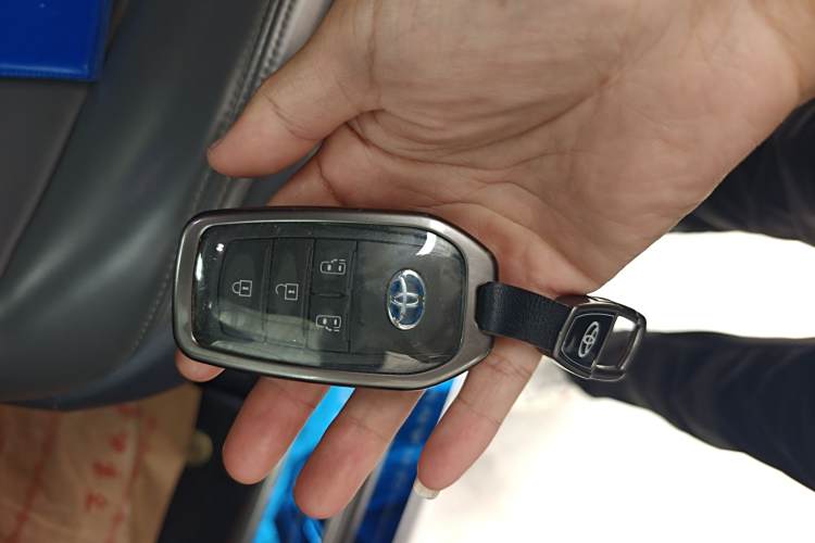 Toyota Granvia 2023 immagine di auto #10