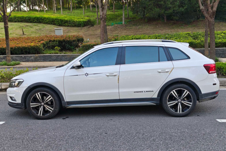 Volkswagen Cross Lavida 2016 immagine di auto #10