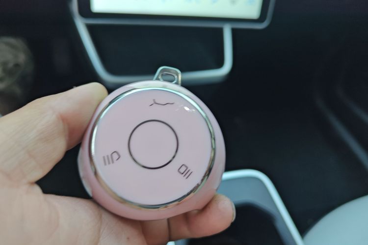 哪吒汽车 哪吒AYA 2023 汽车图片 #10