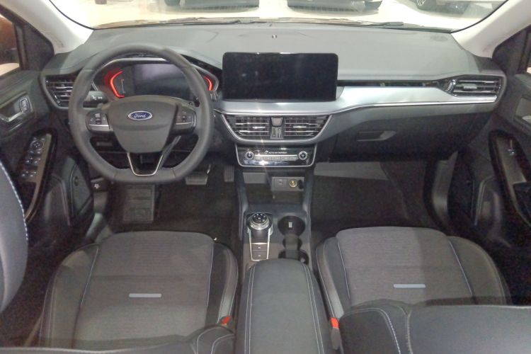 Ford Focus Active 2021 car image #10