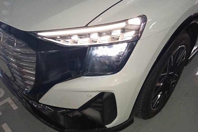 Audi Q5 e-tron 2023 #10 Audi Q5 e-tron 2023 immagine di auto #10