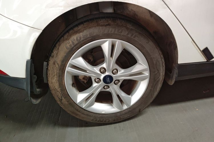 Ford Focus 2018 car image #10
