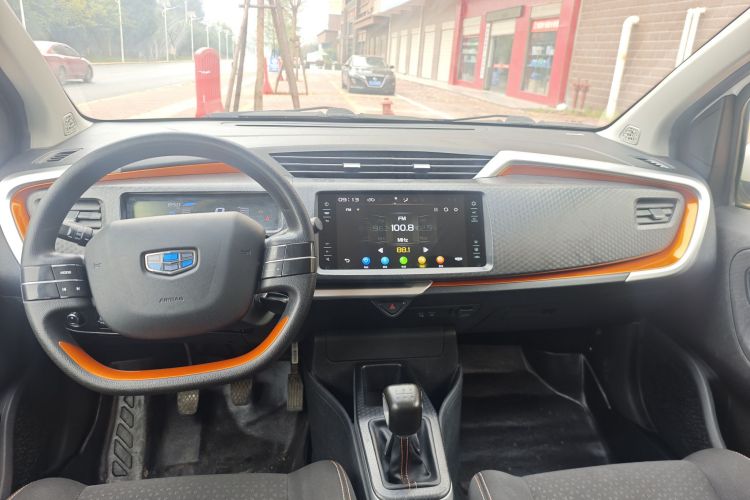 GEELY Vision X1 2018 immagine di auto #10