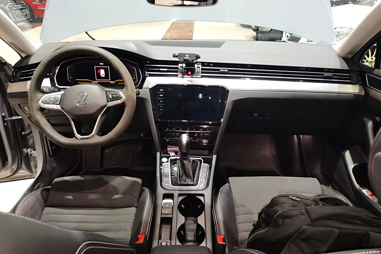 Volkswagen Passat Variant 2023 imagem de carro #10